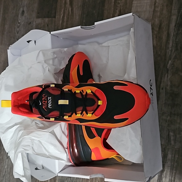 Airmax 270 React 11.5 red black and yellow - Picture 5 of 5